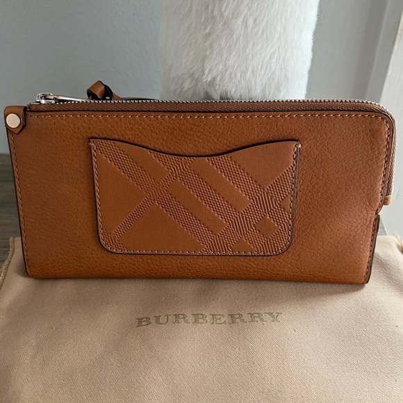 Burberry Handbags - Burberry Lexi Brown Tan Leather Nova Check Large Bifold Slim Snap Wallet